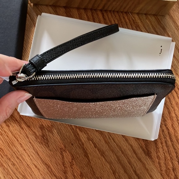 COACH BOXED CORNER ZIP WRISTLET WITH METALLIC COLORBLOCK 
SILVER/BROWN BLACK - Picture 6 of 10